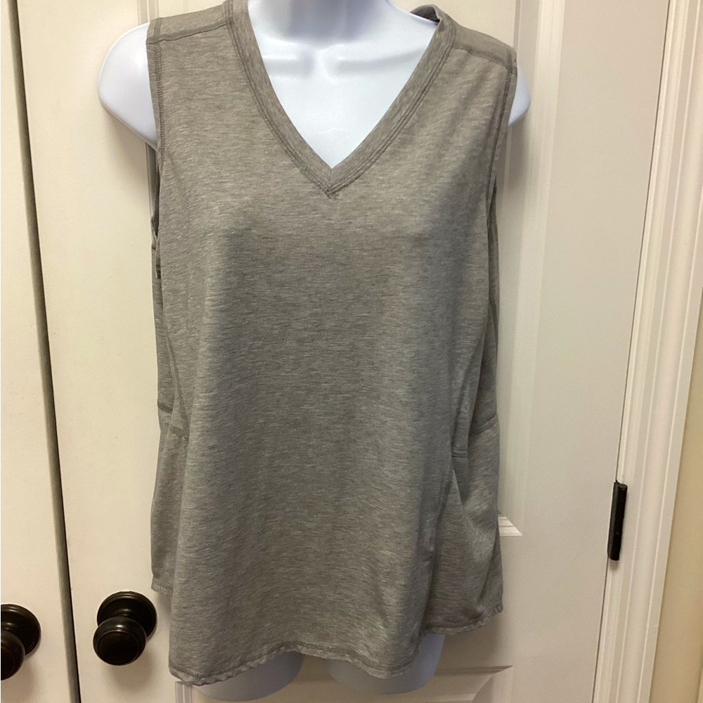 Ladies SZL grey Carhartt sleeveless tank,v-neck, gently worn. Smoke/pet free
